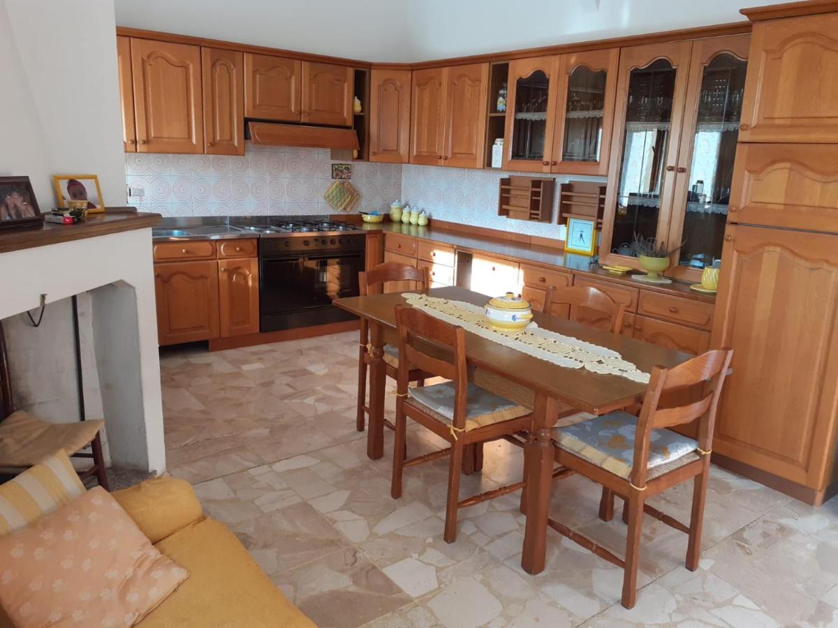 B&B Anna Piscinas Bagian luar foto