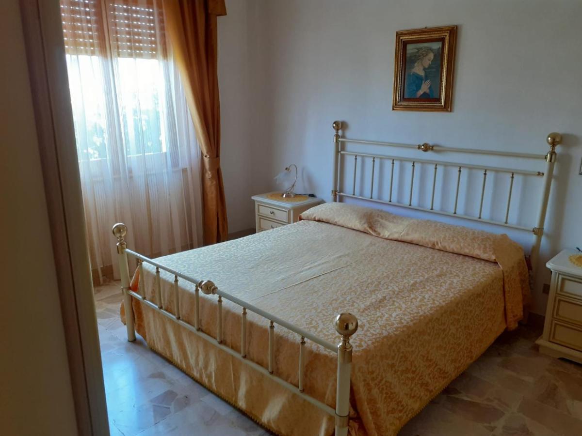B&B Anna Piscinas Bagian luar foto