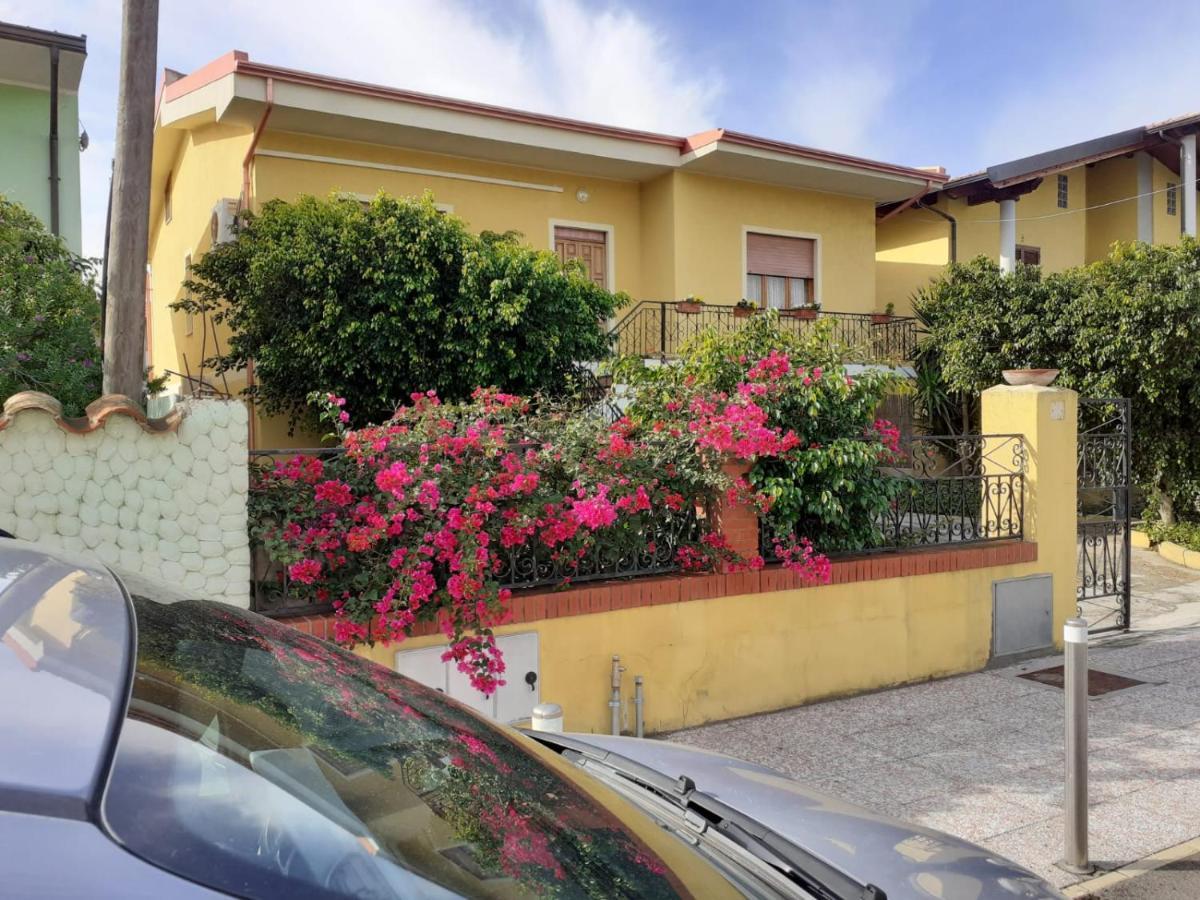 B&B Anna Piscinas Bagian luar foto