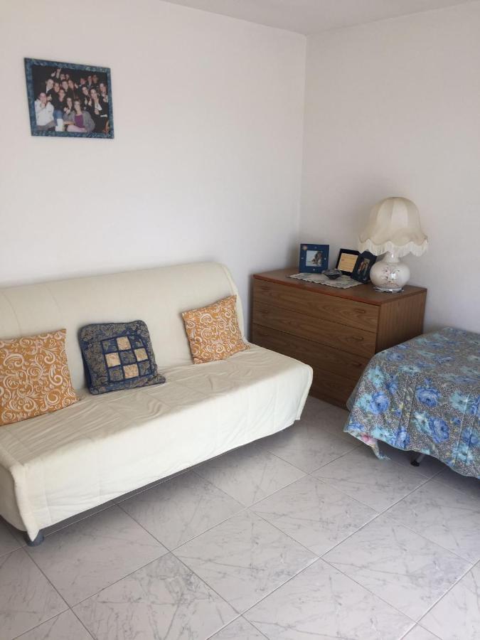 B&B Anna Piscinas Bagian luar foto