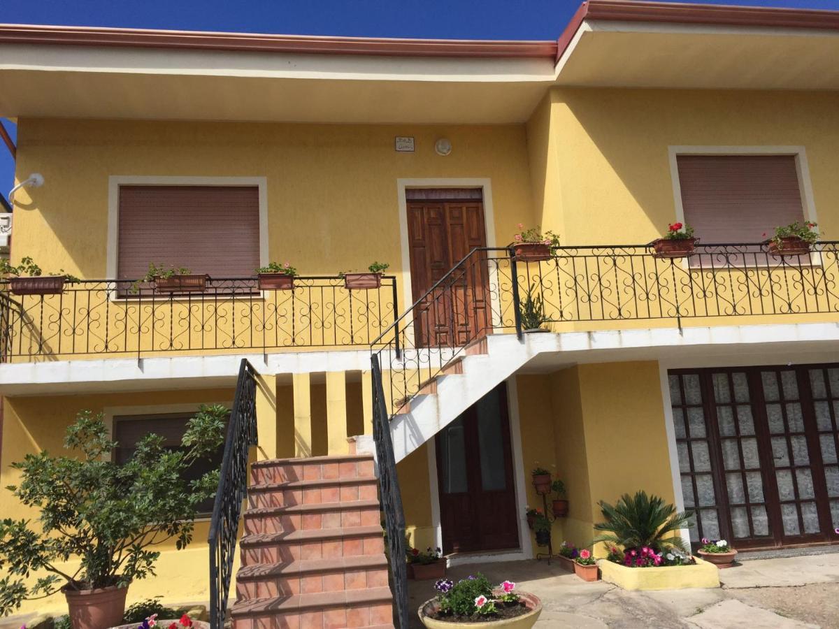 B&B Anna Piscinas Bagian luar foto