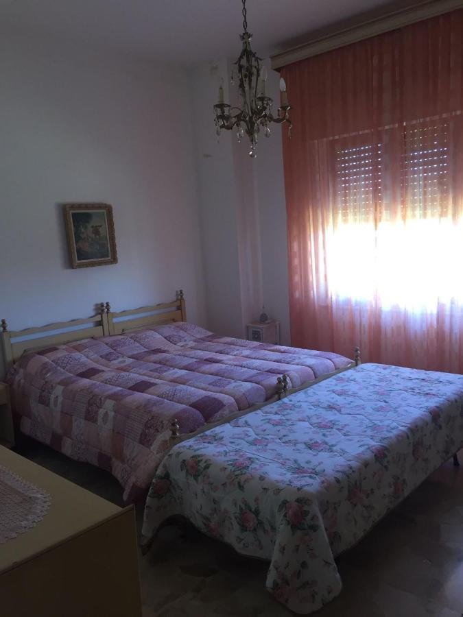 B&B Anna Piscinas Bagian luar foto