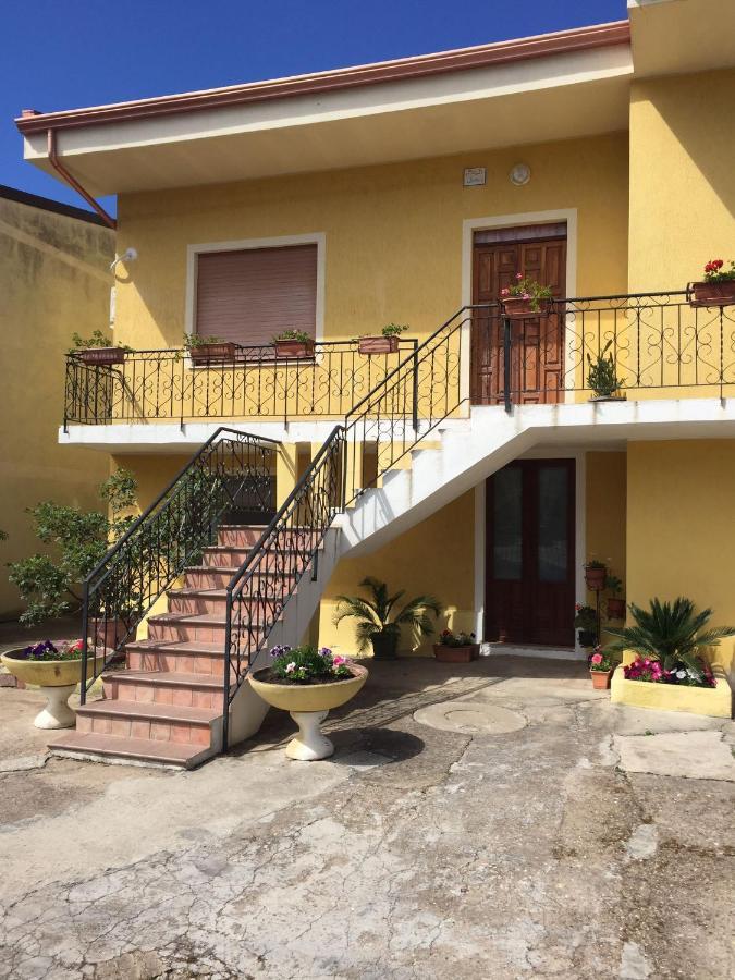 B&B Anna Piscinas Bagian luar foto