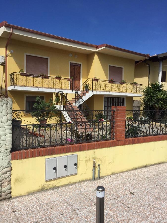 B&B Anna Piscinas Bagian luar foto