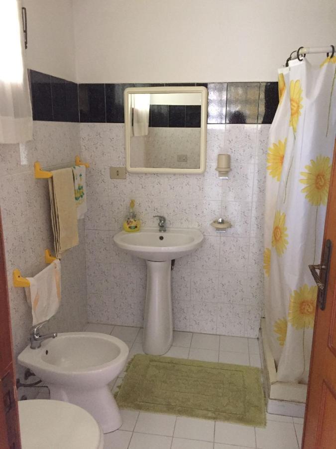 B&B Anna Piscinas Bagian luar foto