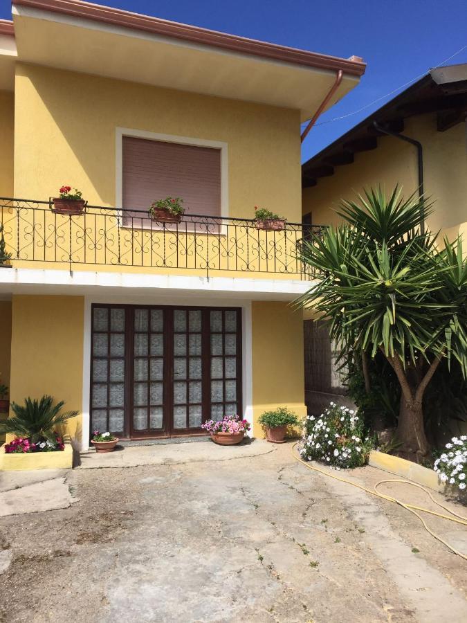 B&B Anna Piscinas Bagian luar foto