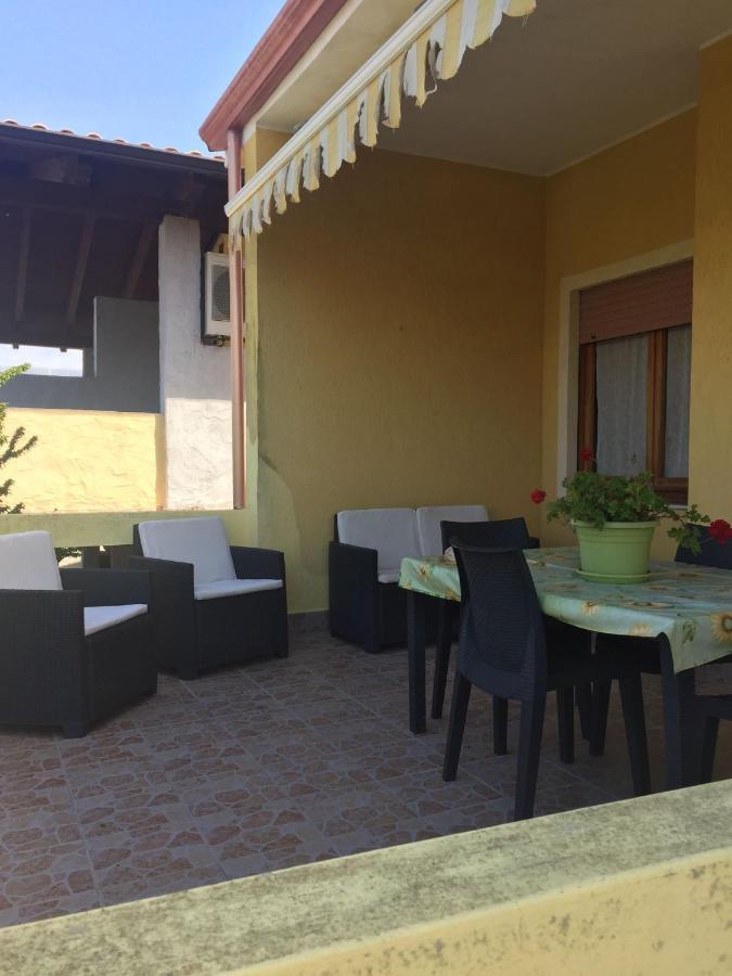 B&B Anna Piscinas Bagian luar foto