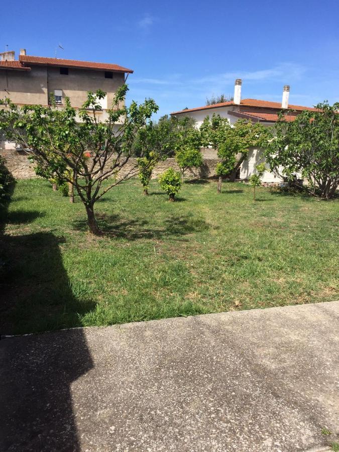 B&B Anna Piscinas Bagian luar foto