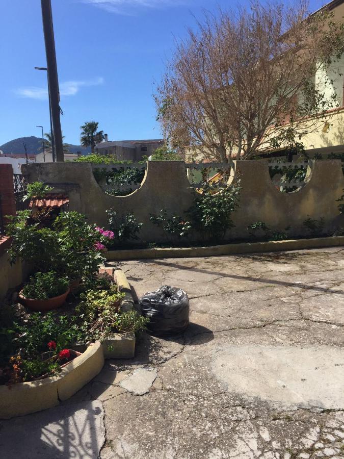 B&B Anna Piscinas Bagian luar foto